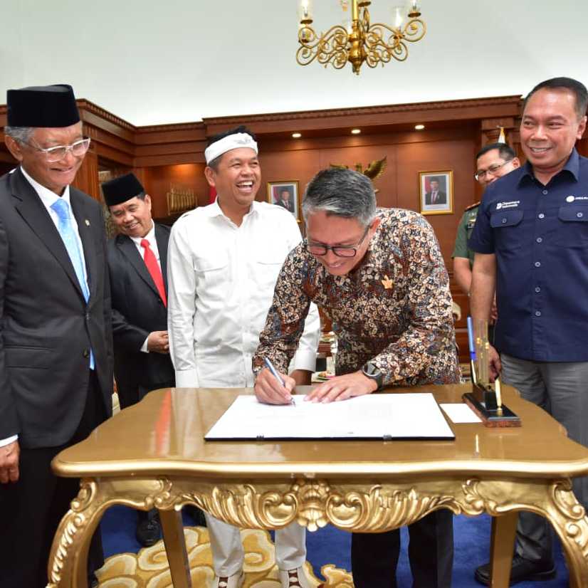 IMGDonec metus orci, malesuada et lectus vitae